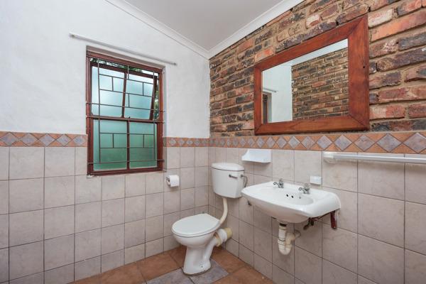 5 Bedroom Property for Sale in Denneoord Western Cape